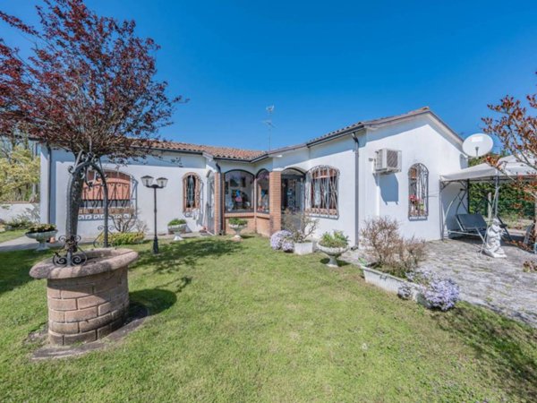 casa indipendente in vendita a Mesola in zona Monticelli