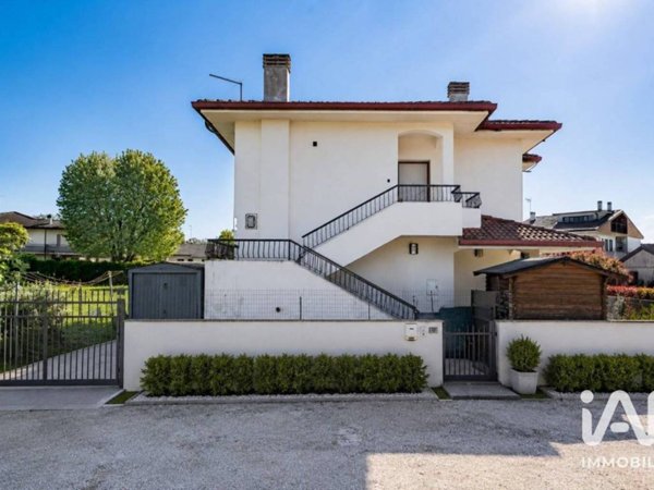 casa indipendente in vendita a Mesola in zona Ariano