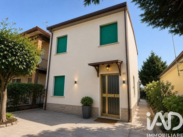 casa indipendente in vendita a Mesola in zona Ariano