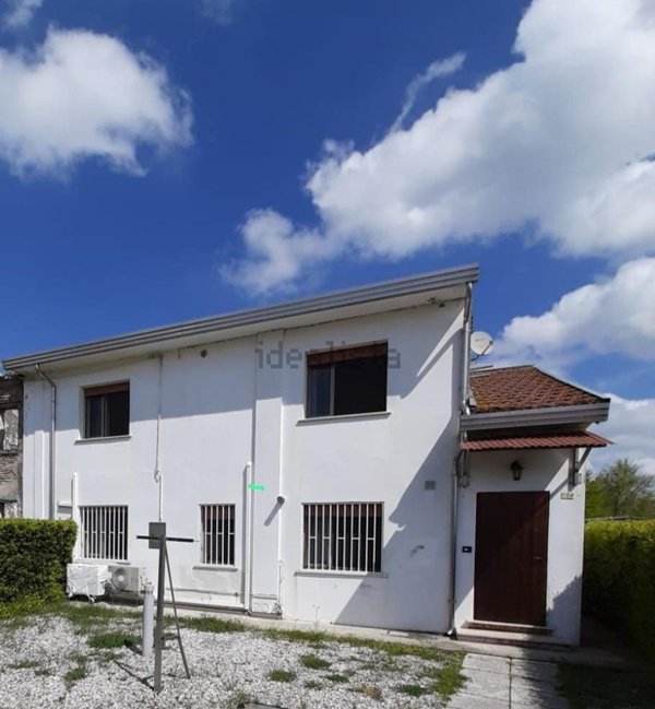 casa indipendente in vendita a Mesola in zona Santa Giustina