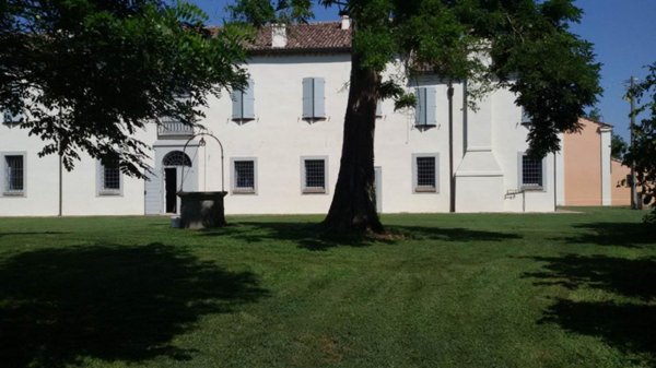 villa in vendita ad Ostellato in zona Rovereto