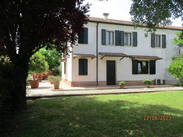 casa indipendente in vendita ad Ostellato in zona Medelana