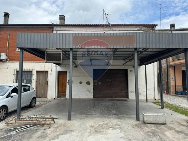 casa indipendente in vendita ad Ostellato in zona Rovereto