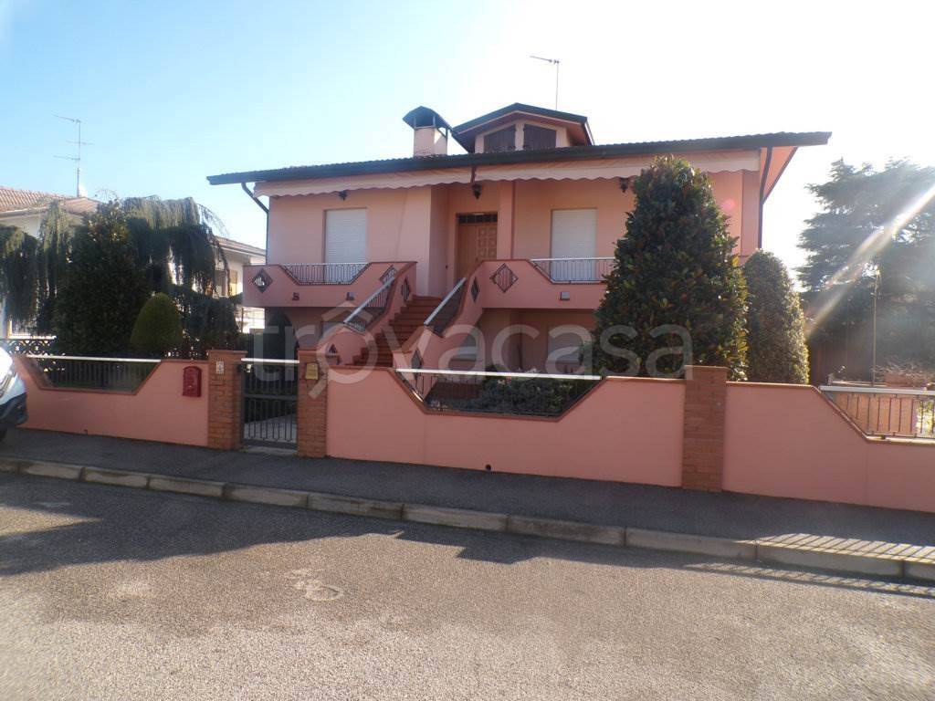 casa indipendente in vendita ad Ostellato in zona Dogato