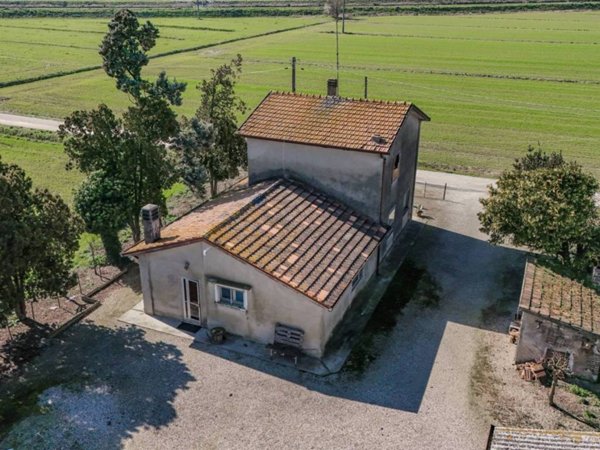 casa indipendente in vendita ad Ostellato in zona Dogato