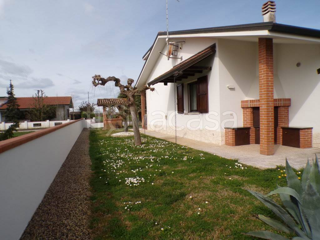 casa indipendente in vendita ad Ostellato
