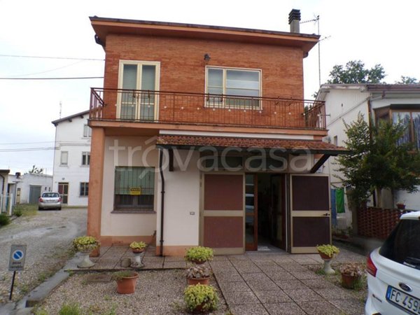 casa indipendente in vendita ad Ostellato in zona Dogato