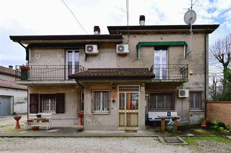 casa indipendente in vendita ad Ostellato in zona Medelana