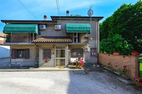 casa indipendente in vendita ad Ostellato in zona Medelana