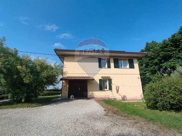 casa indipendente in vendita ad Ostellato in zona Dogato