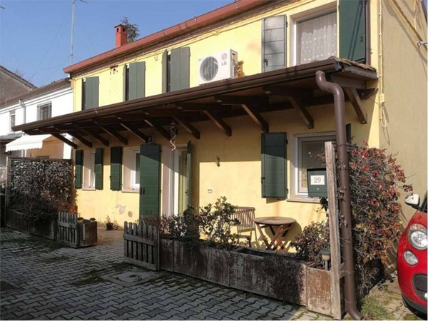 casa indipendente in vendita ad Ostellato in zona Medelana