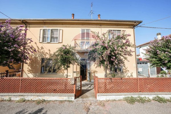 casa indipendente in vendita ad Ostellato in zona Dogato