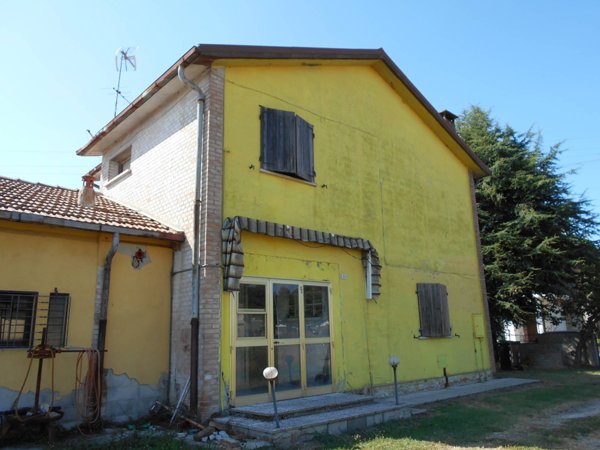casa indipendente in vendita ad Ostellato in zona Libolla