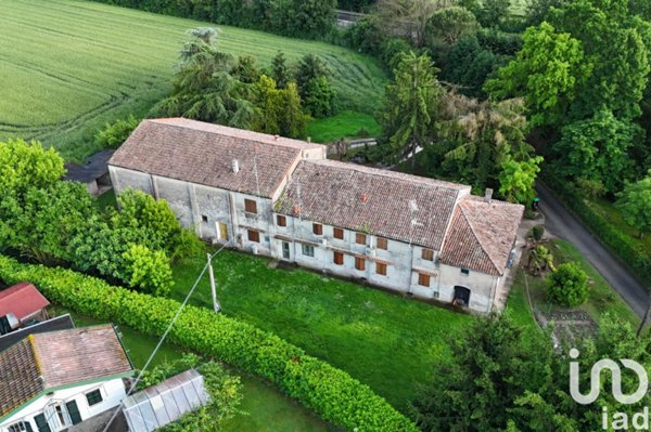 casa indipendente in vendita ad Ostellato in zona Rovereto