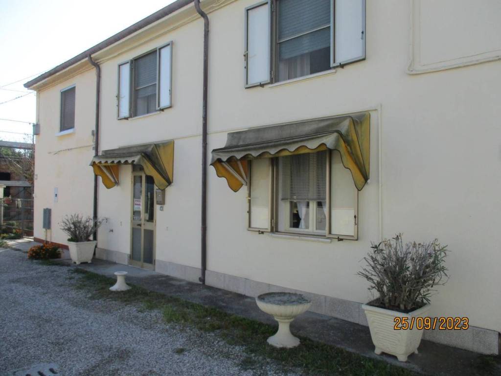 casa semindipendente in vendita ad Ostellato