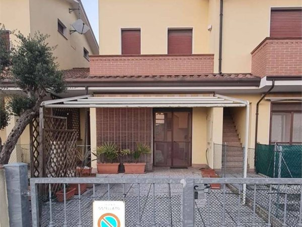 casa indipendente in vendita ad Ostellato