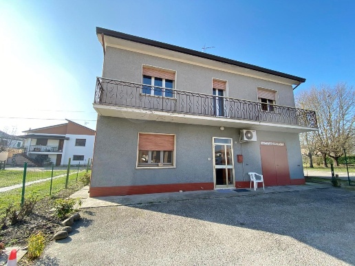 casa indipendente in vendita ad Ostellato in zona Rovereto