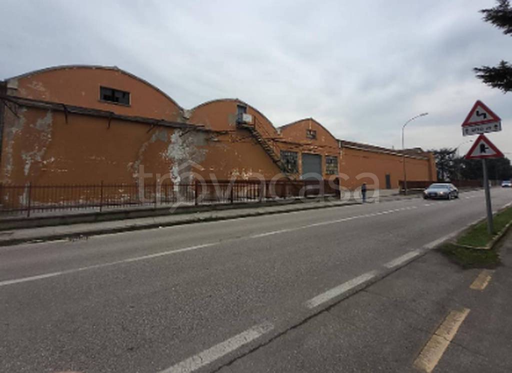 locale commerciale in vendita ad Ostellato in zona Dogato