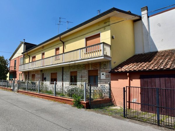 casa indipendente in vendita ad Ostellato in zona San Giovanni