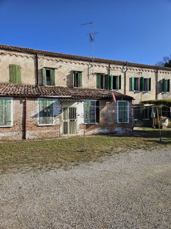 casa semindipendente in vendita ad Ostellato in zona Rovereto