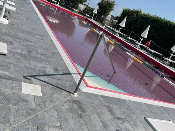 negozio in vendita ad Ostellato in zona Rovereto