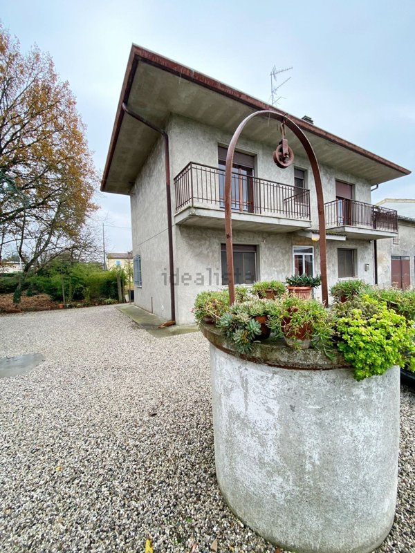casa indipendente in vendita ad Ostellato in zona Medelana