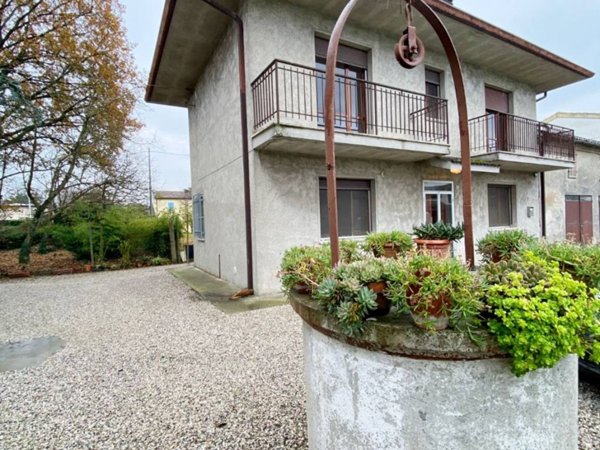 casa indipendente in vendita ad Ostellato in zona Medelana