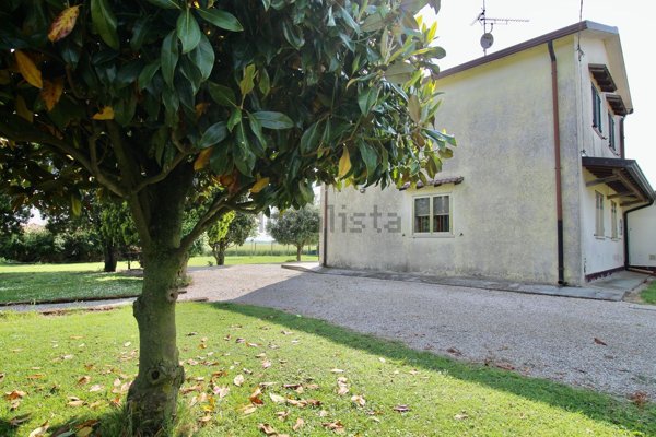 casa indipendente in vendita ad Ostellato in zona San Giovanni