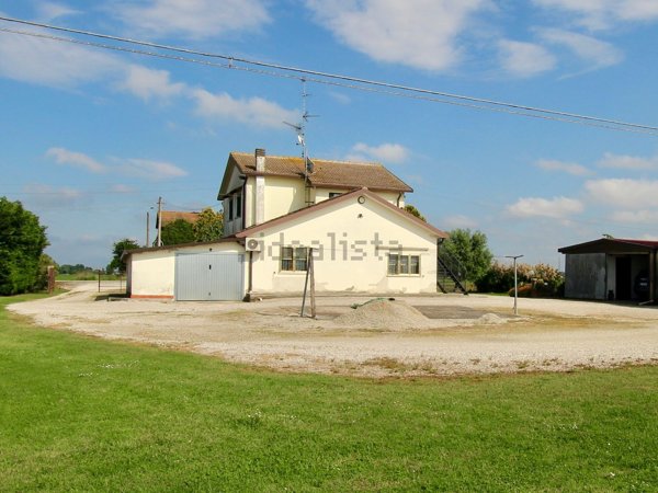 casa indipendente in vendita ad Ostellato in zona San Giovanni