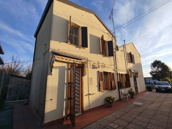 casa indipendente in vendita ad Ostellato in zona Dogato