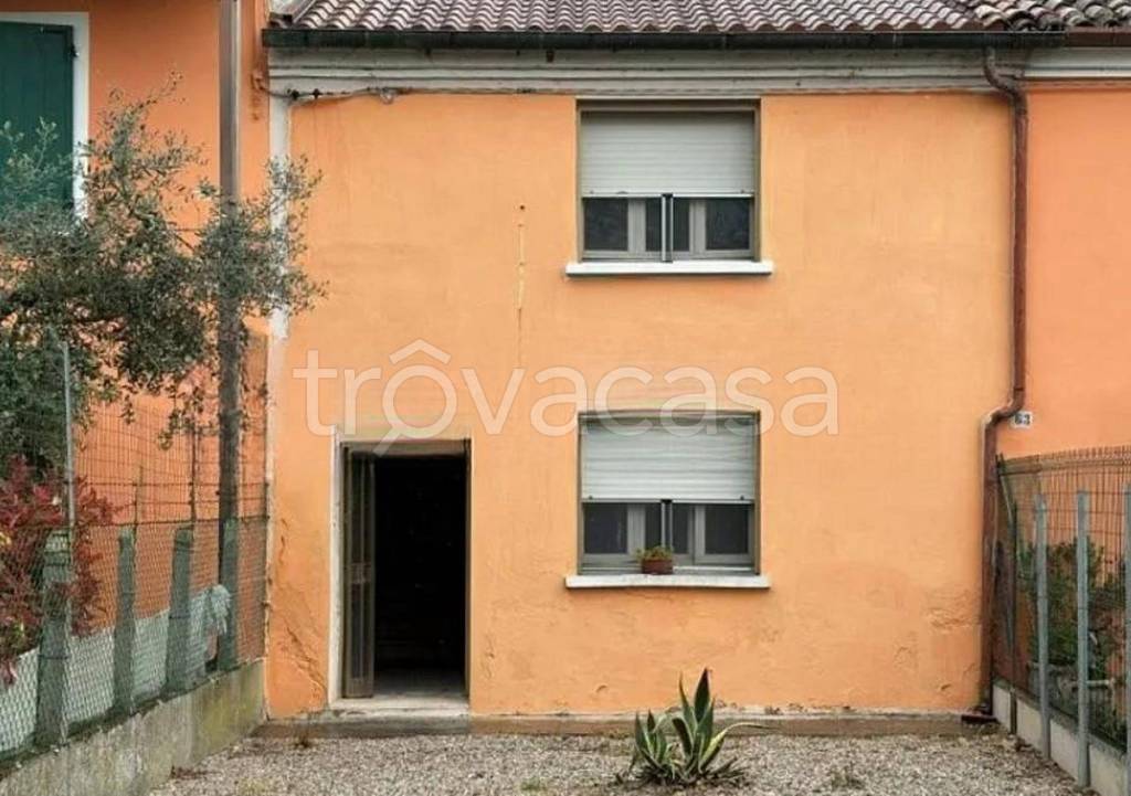 appartamento in vendita ad Ostellato in zona Rovereto