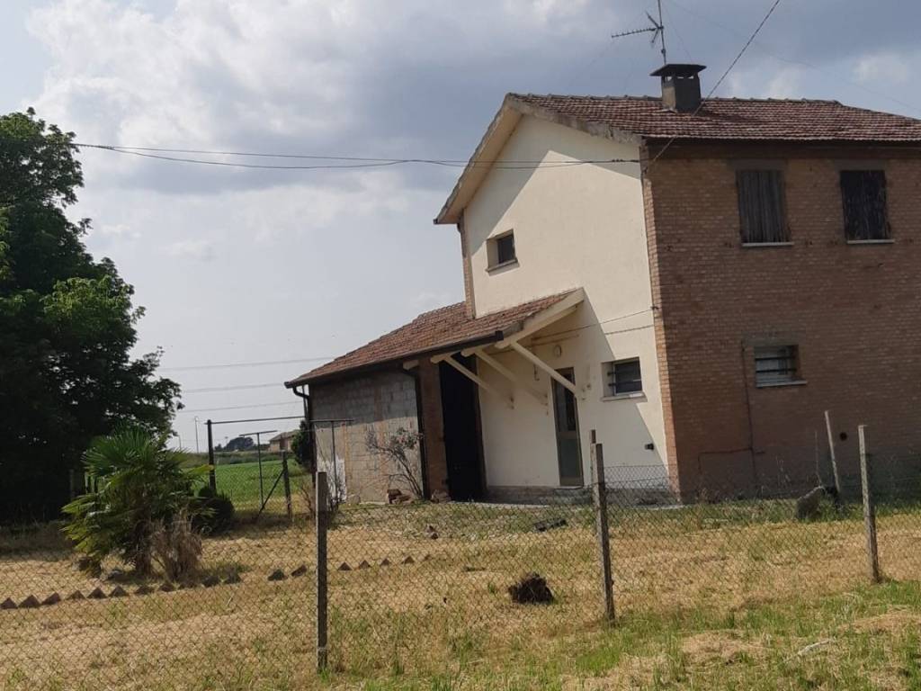 casa indipendente in vendita ad Ostellato in zona San Giovanni