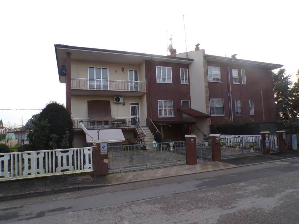 casa indipendente in vendita ad Ostellato in zona Dogato