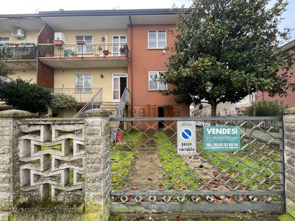 casa indipendente in vendita ad Ostellato in zona Dogato