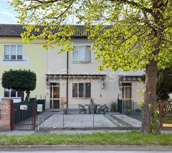 casa indipendente in vendita ad Ostellato in zona Rovereto