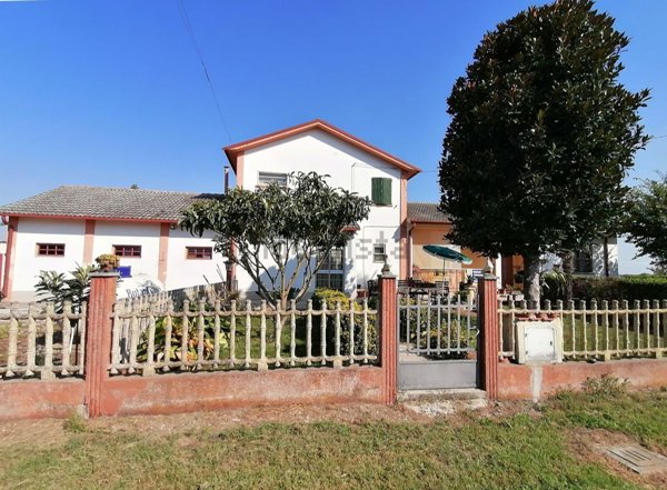 casa semindipendente in vendita ad Ostellato