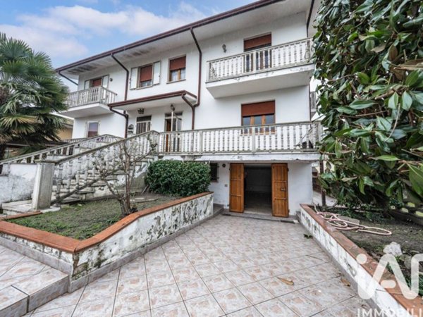 casa indipendente in vendita ad Ostellato in zona San Giovanni