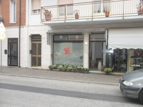 negozio in vendita ad Ostellato