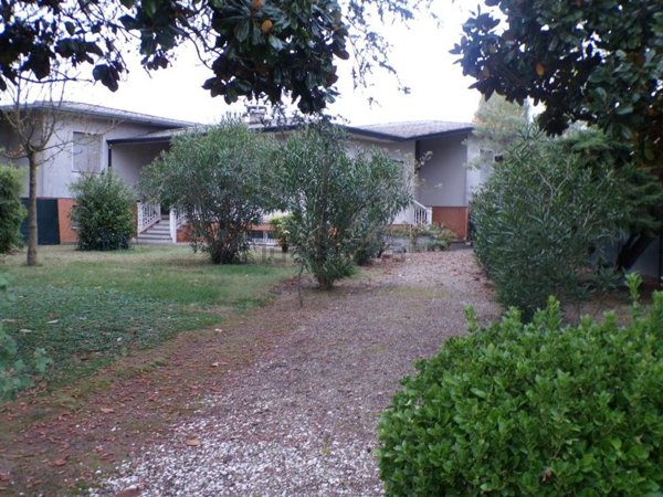 casa indipendente in vendita ad Ostellato in zona Libolla