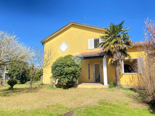 casa indipendente in vendita ad Ostellato in zona San Giovanni