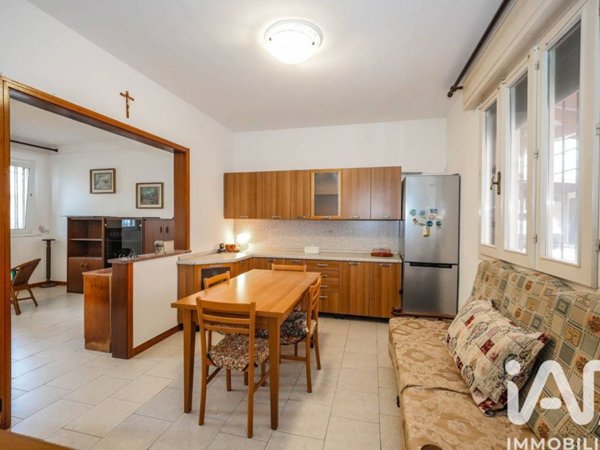 casa indipendente in vendita ad Ostellato in zona Rovereto