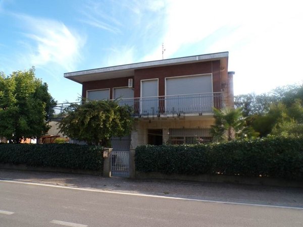 appartamento in vendita ad Ostellato in zona Campolungo