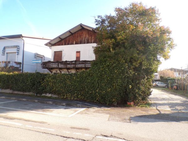 casa indipendente in vendita ad Ostellato in zona Campolungo