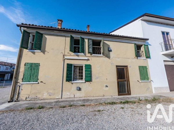 casa indipendente in vendita ad Ostellato in zona Rovereto