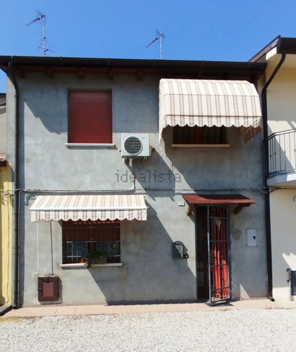 casa indipendente in vendita ad Ostellato in zona Dogato