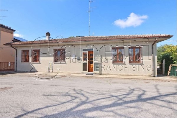 casa indipendente in vendita ad Ostellato in zona Medelana