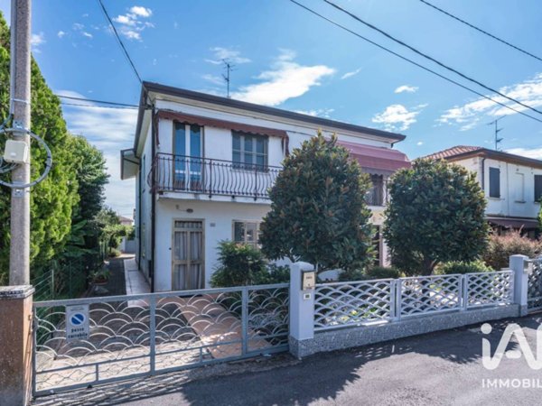 casa indipendente in vendita ad Ostellato in zona San Giovanni