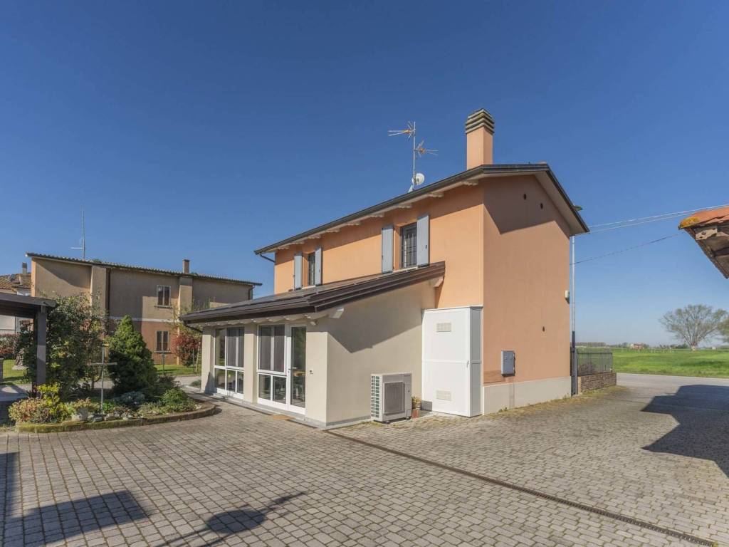 casa indipendente in vendita a Poggio Renatico in zona Chiesa Nuova