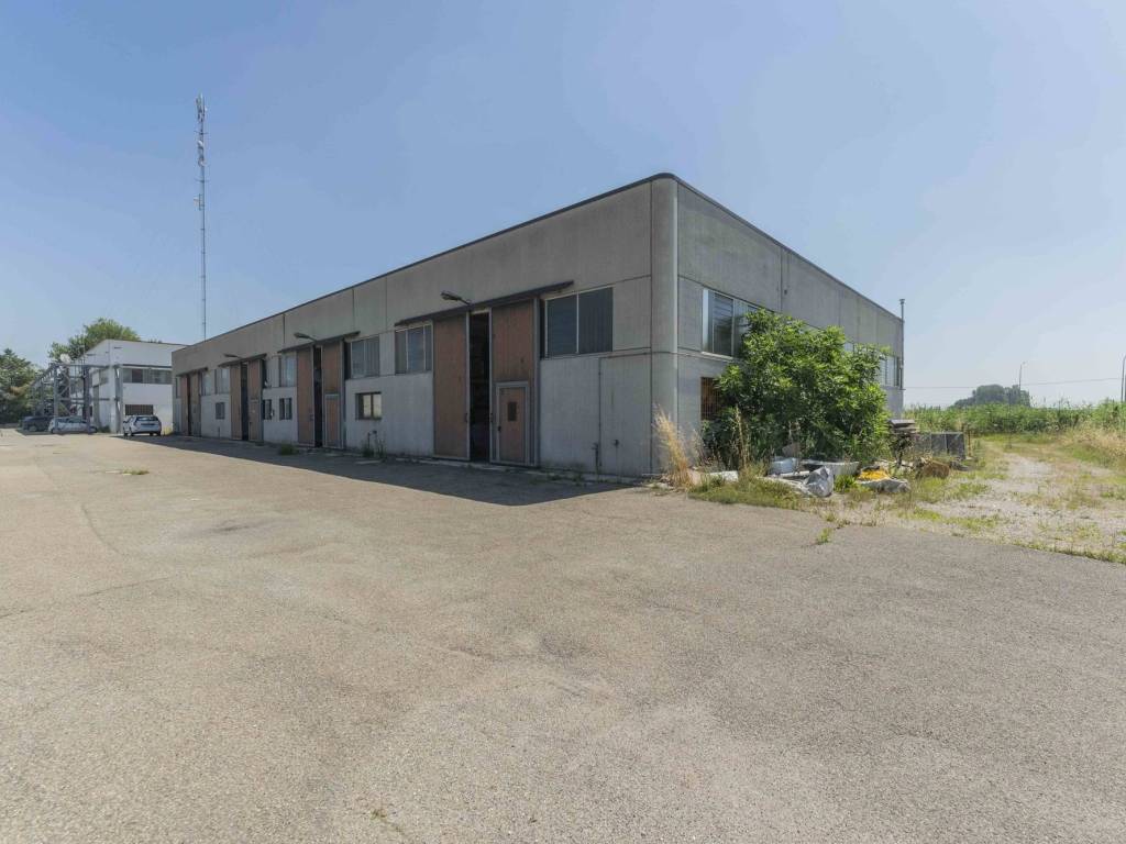 locale commerciale in vendita a Poggio Renatico in zona Gallo