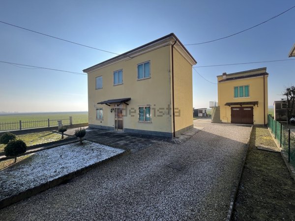 quadrivano in vendita a Poggio Renatico in zona Madonna Boschi